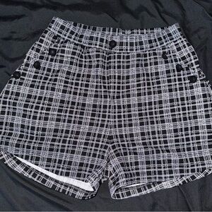 KORE Black & White Plaid Flowy Dress Shorts Sz. M